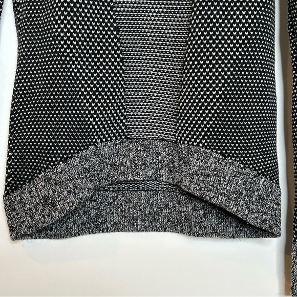 Lululemon Yogi Crew Sweater Black / Heathered Light Grey Size 6 - Picture 10 of 11